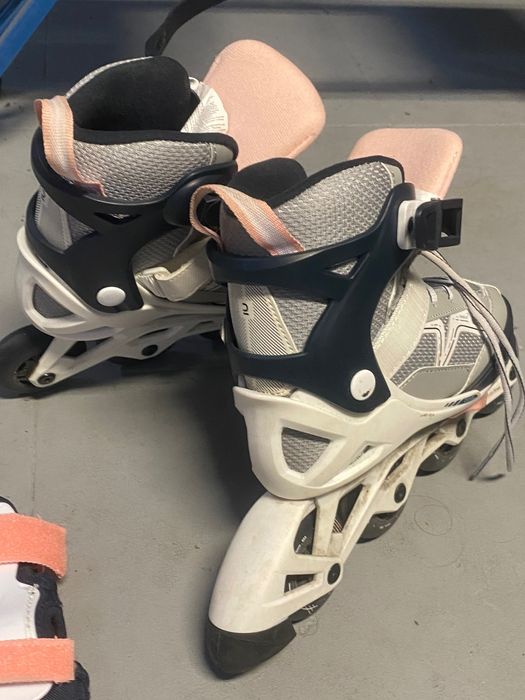 Conjuntos de patins/cotoveleiras/joelheiras/capacete