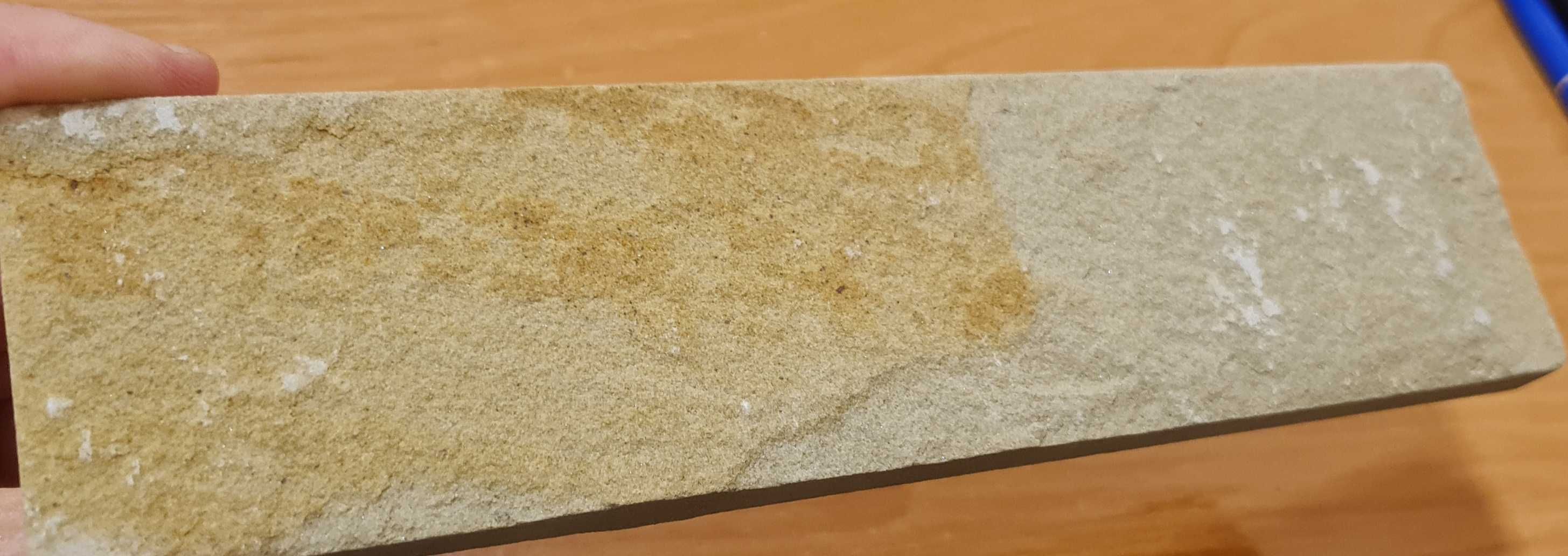 Плитка з каменю пісковику для каміну