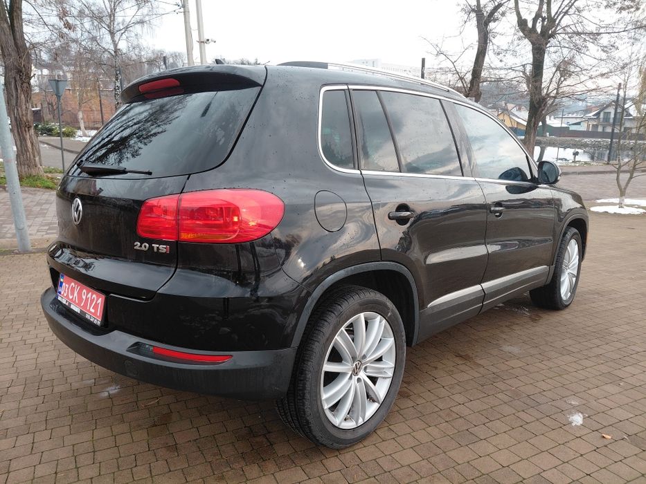 Продаю tiguan 2012 р машина обслужена автомат