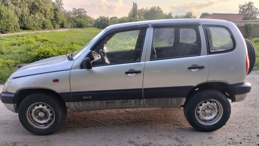 Продам Niva Chevrolet 1.7 2005 года газ/бензин