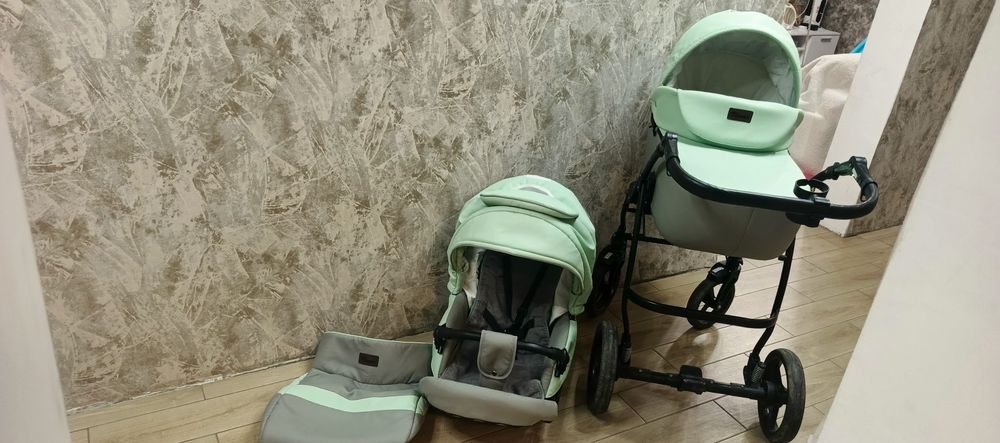 Продам одним лотом кровать и коляску все для ребенка от 0 до 2