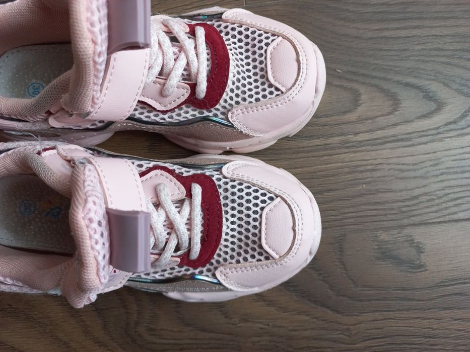 кросівки в ідеальному стані