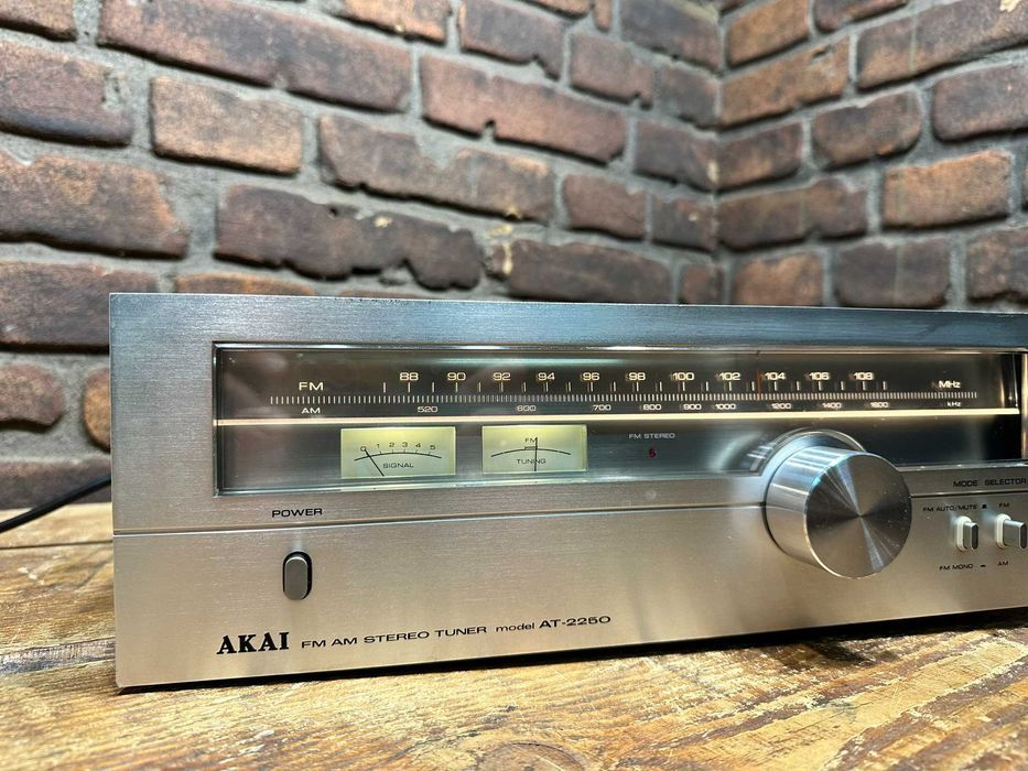 Tuner Radiowy Akai AT-2250