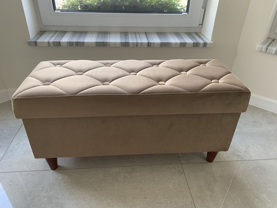 Pufa glamour do nakładania butów