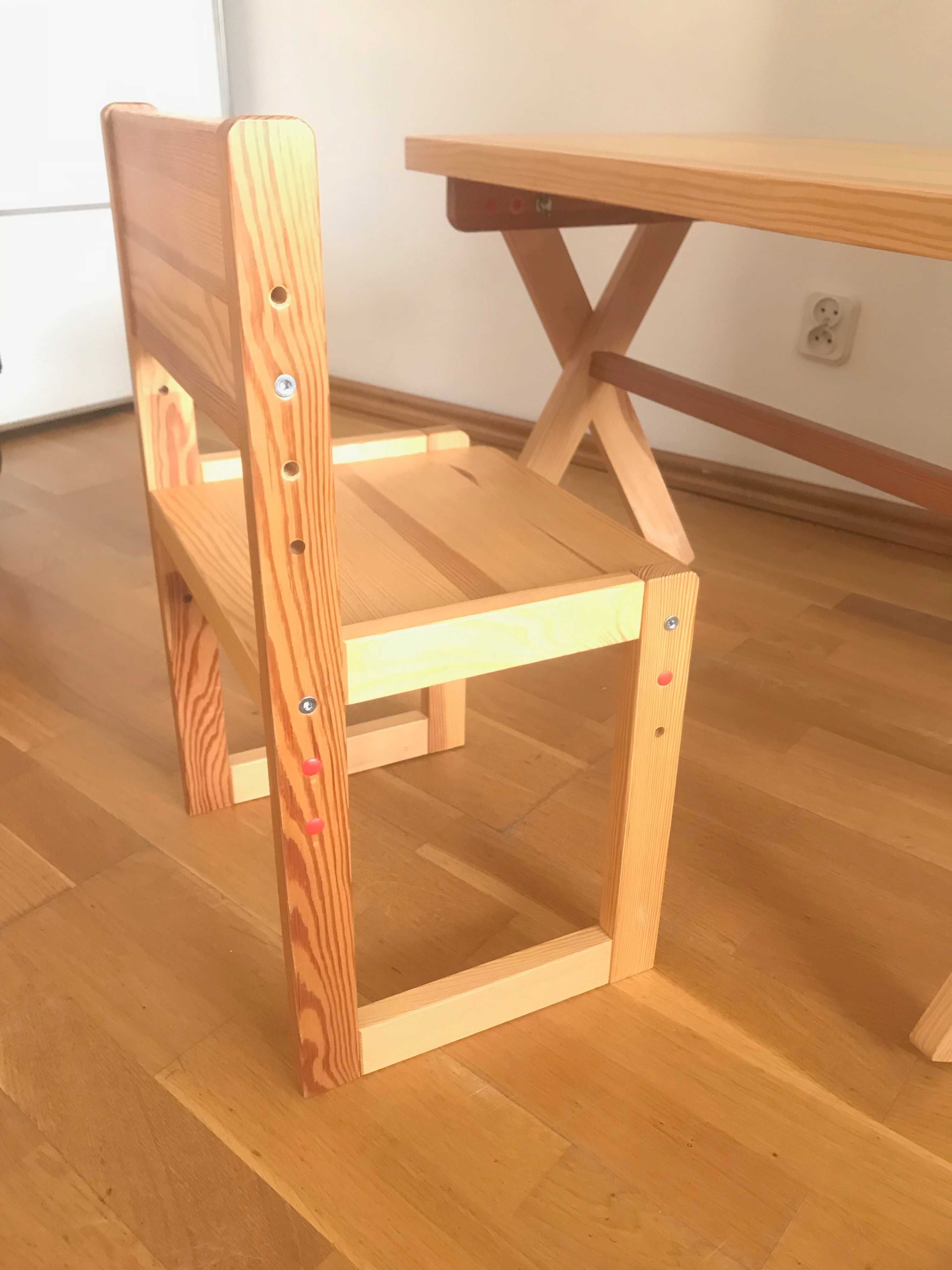 Stolik - biurko i krzesełko dla dziecka.