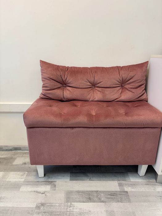 Welurowa pufa z poduszką