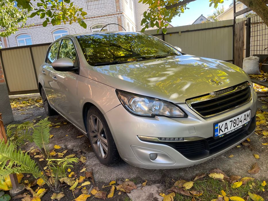 Продам автомобіль Пежо 308 2016