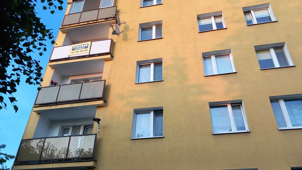 M- 3 ul Wierzbowa 19 osiedle Bobrowniki III piętro