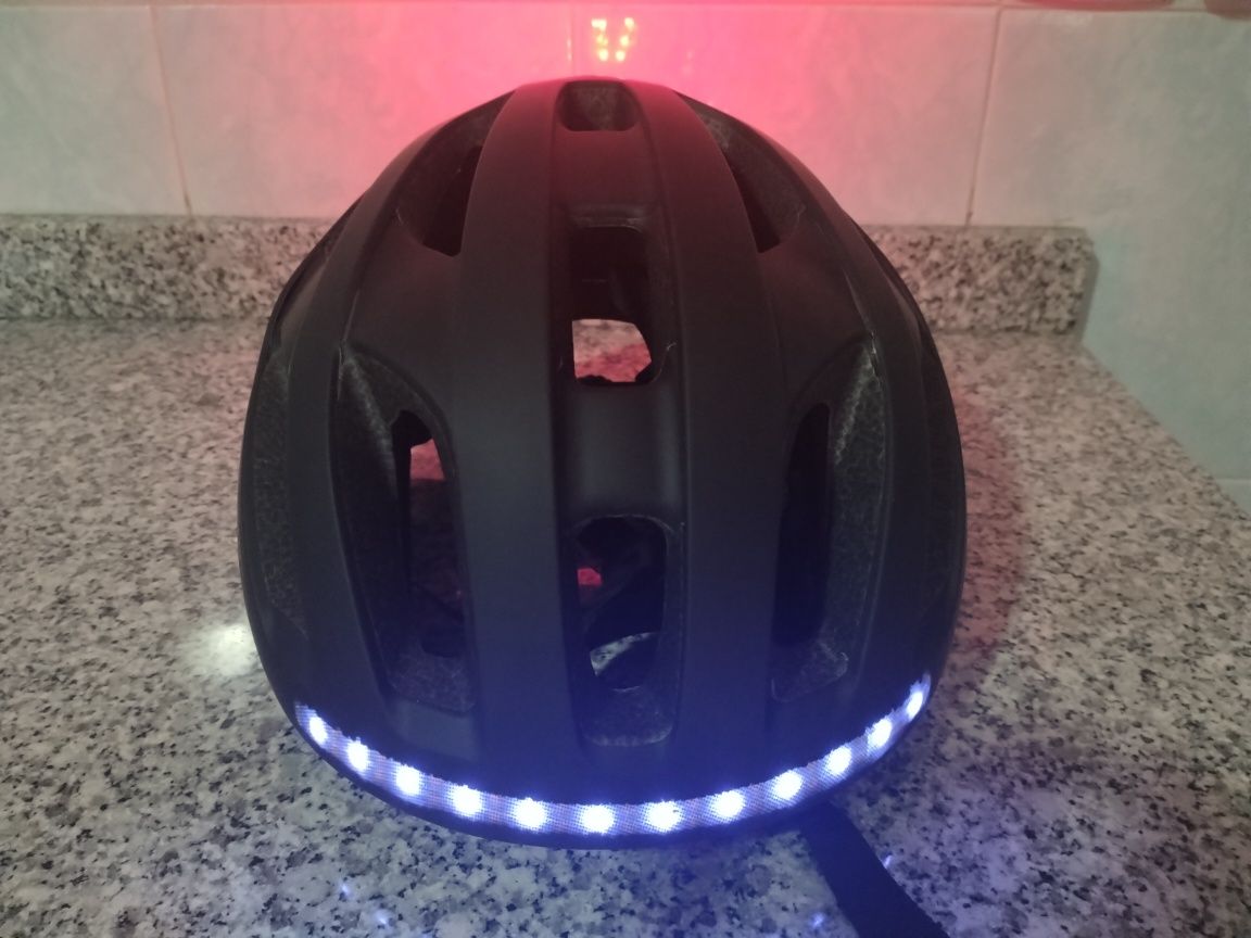 Capacete p/ bicicleta c/ iluminação