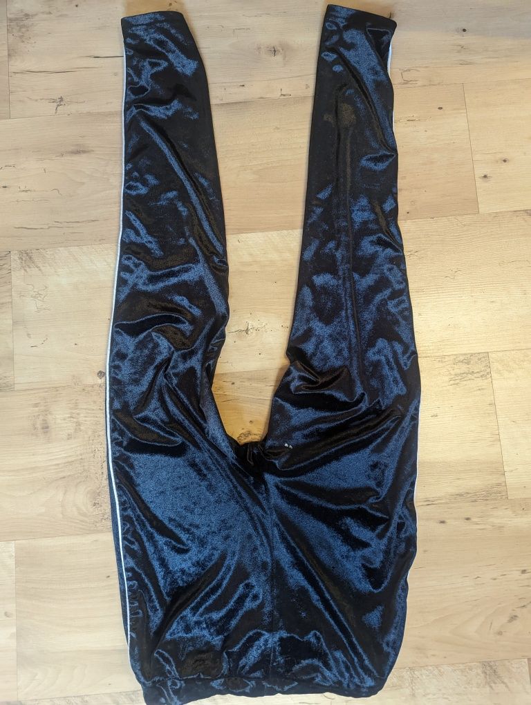 Welurowe spodnie zwężane slim legginsy dresy Siksilk XS