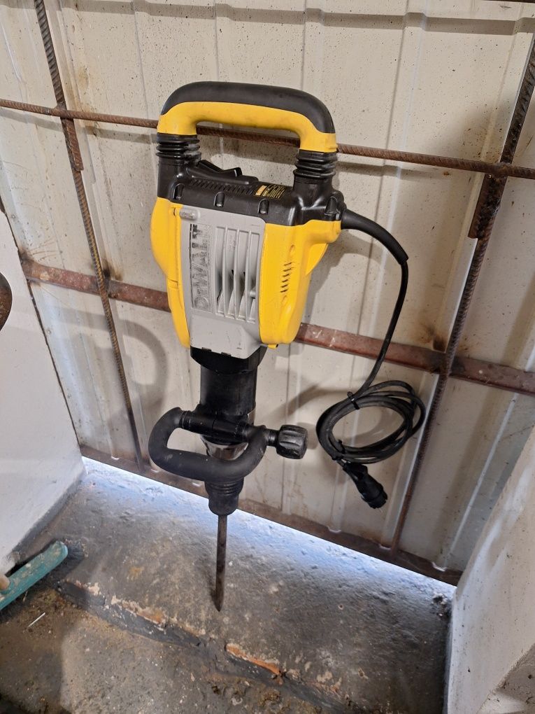 Młot wyburzeniowy Dewalt D25902