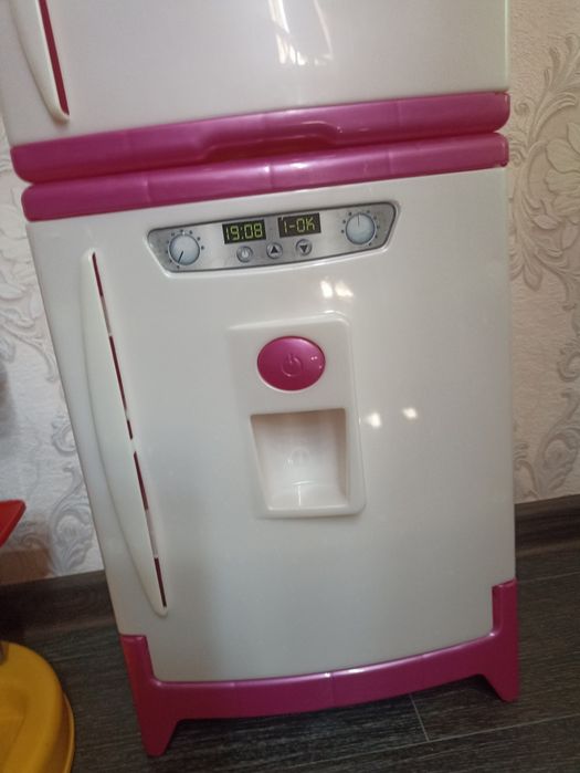 Продам дит.кухню холодильник, плита посуд