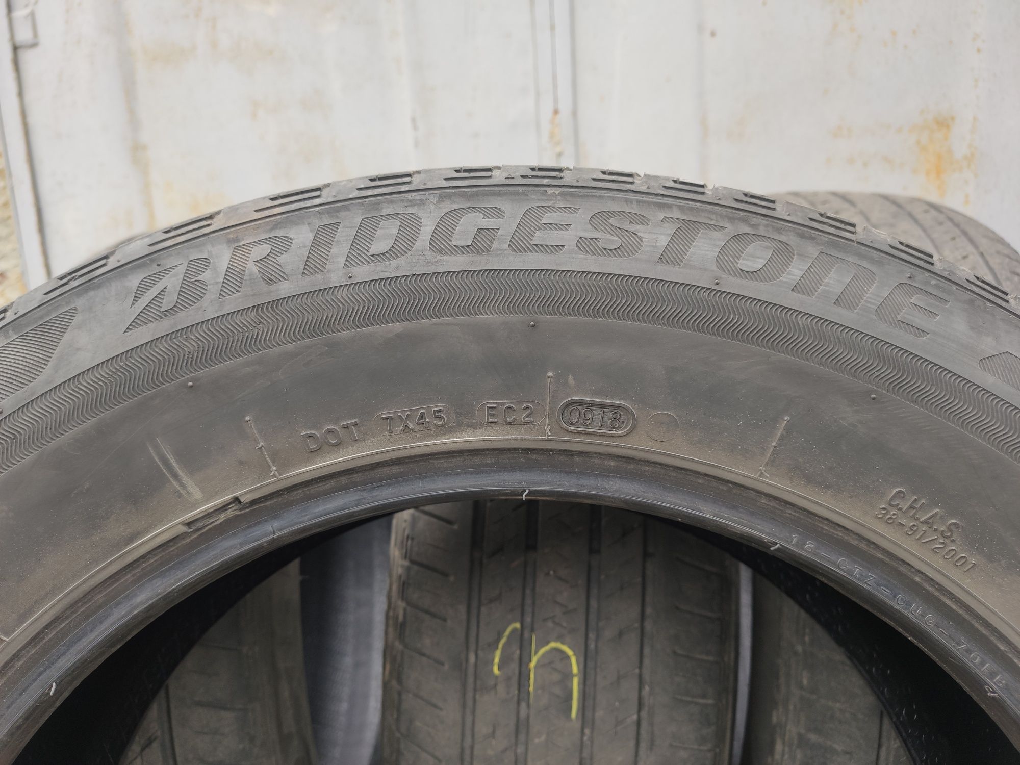 Bridgestone 235*60*18