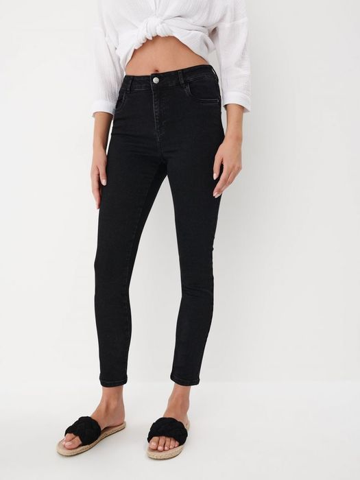 Чёрные джинсы скинни с эффектом Push up от Mohito