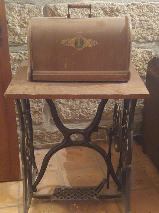 Máquina de costura antiga - Singer