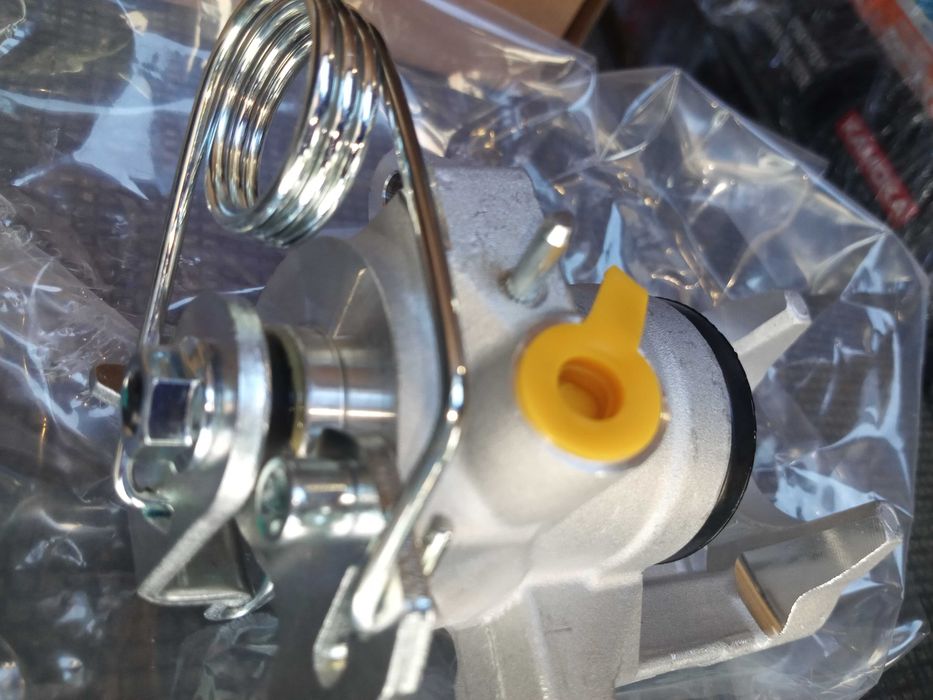 супорт зад Skoda SuperB Passat B5 Audi aA4 B5 A6 C4  A6 C5 Пассат Б5