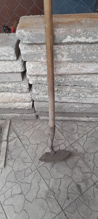 Пила  коса  ,сапка.