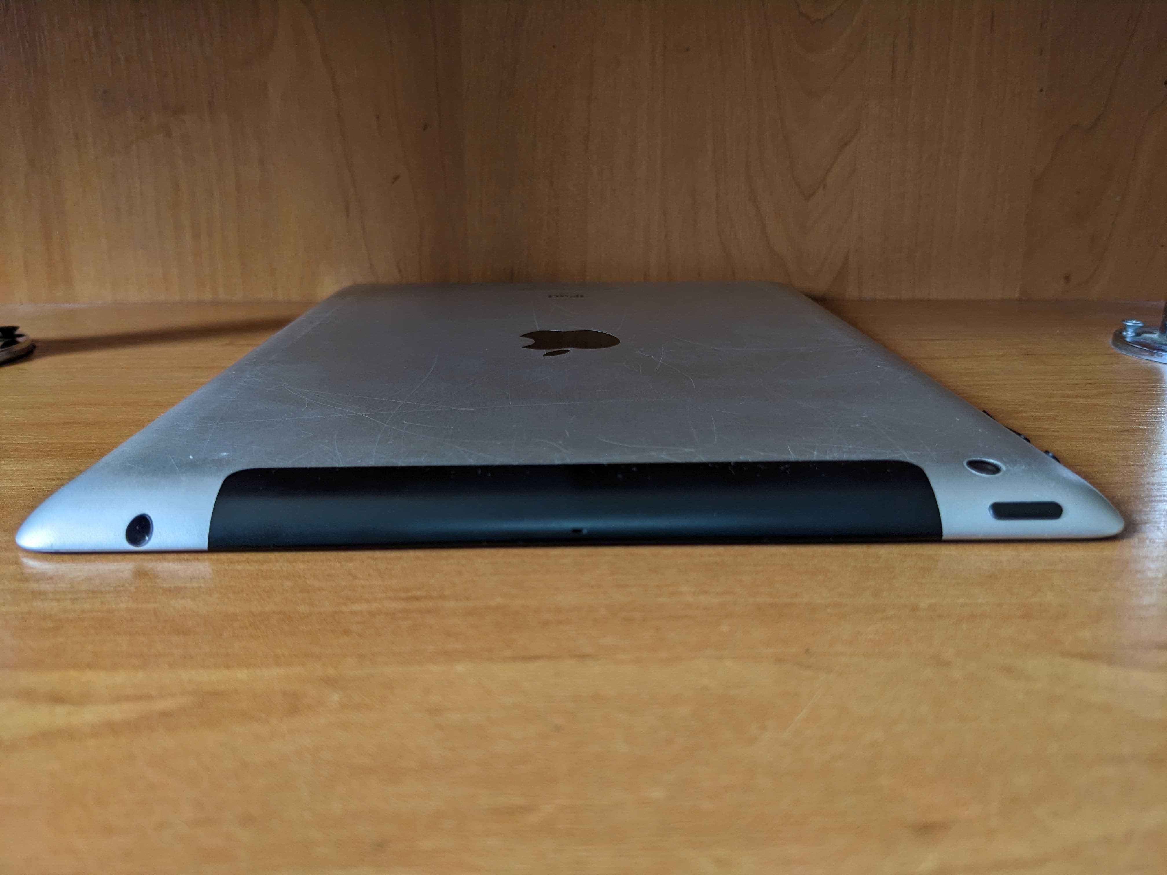 Планшет Apple iPad 3 A1430 16GB Wi-Fi+4G + кабель зарядки