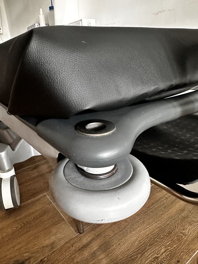 Stol operacyjny elektryczny AneticAid QA4 Surgery Trolley