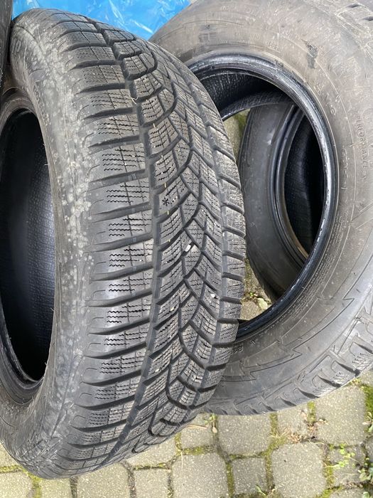 Opony zimowe 215/60/16,, b..dobry bieżnik