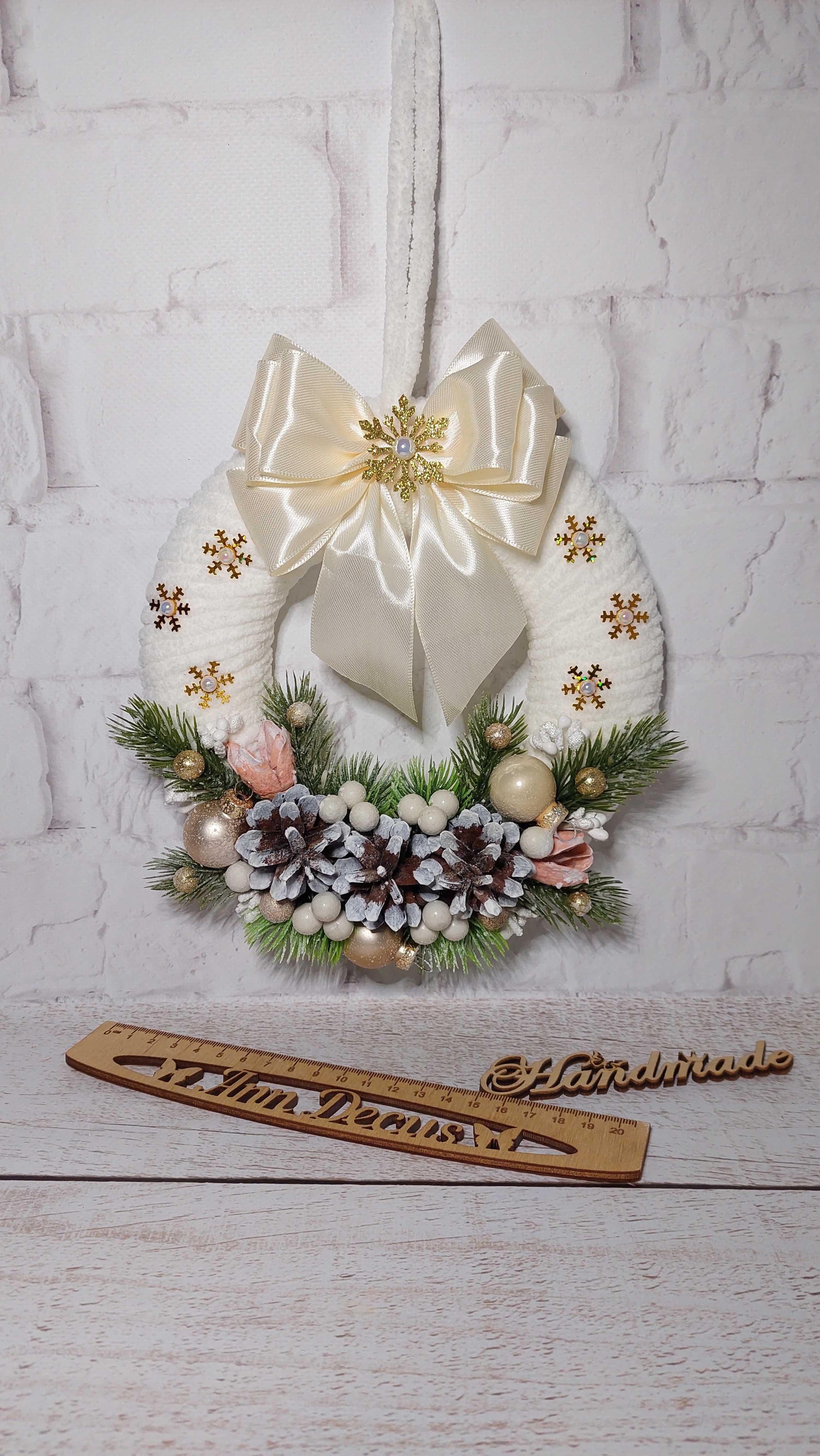 Świąteczny wieniec na drzwi. Handmade