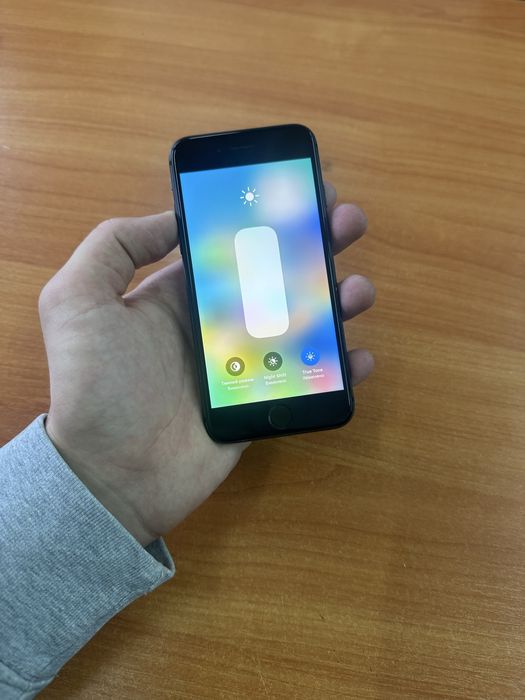 Продам iPhone 8 64gb Black