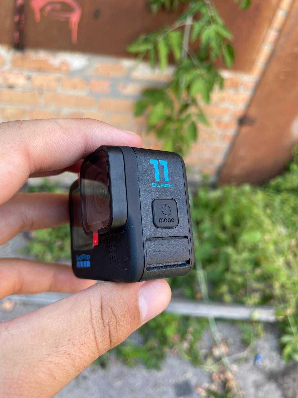 Нова екшн камера GoPro Hero11 Black з комплектом
