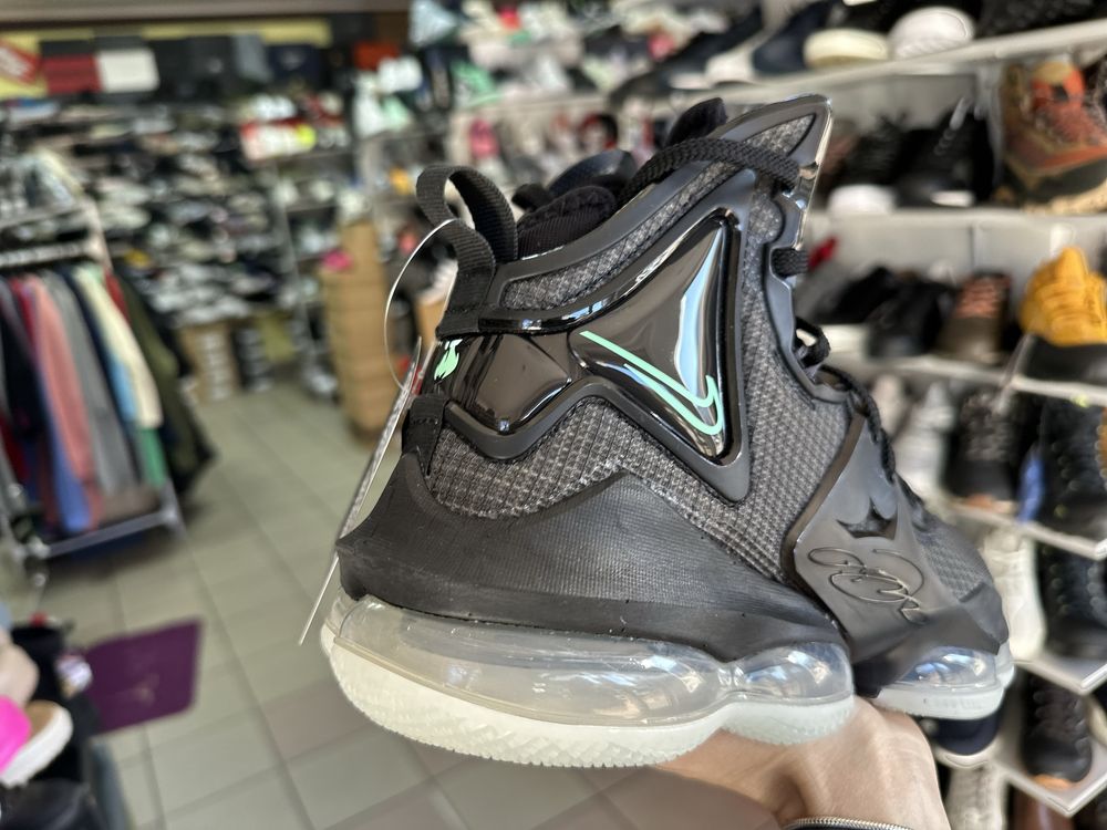 Кросівки Nike Lebron Xix black green Glow ( РОЗМІР 40)