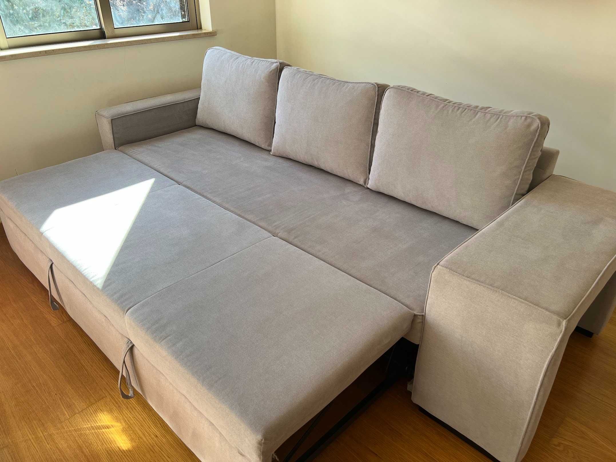Sofá Gato Preto 3 Lugares com Puff e Função-Cama - Ótimo Estado