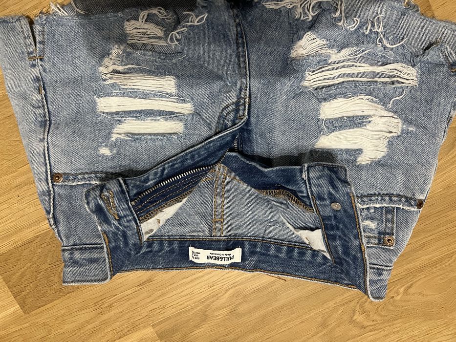 Spodenki jeansowe z przetarciami