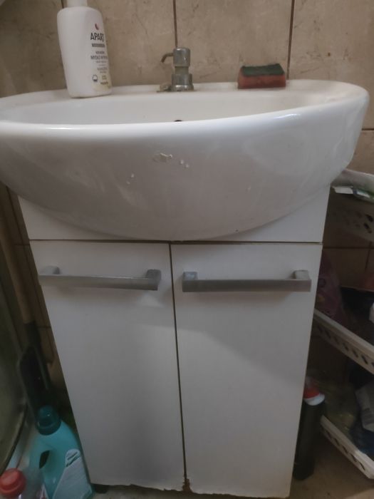 Oddam szafkę łazienkowa z umywalką