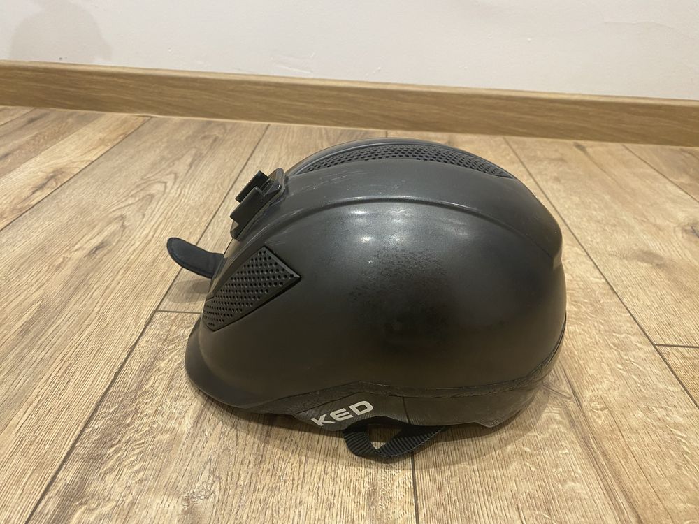 Kask jeździecki regulowany