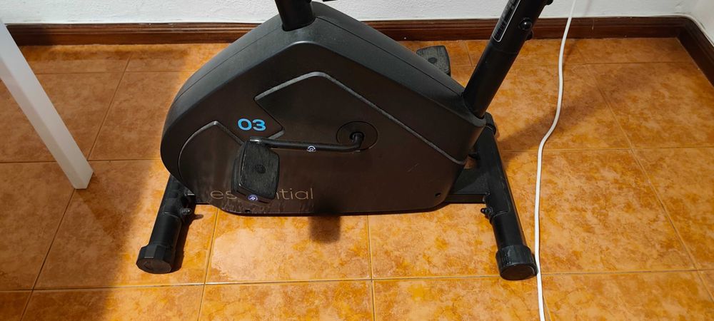 Bicicleta estática essential 03 a funcionar / monitor não funciona
