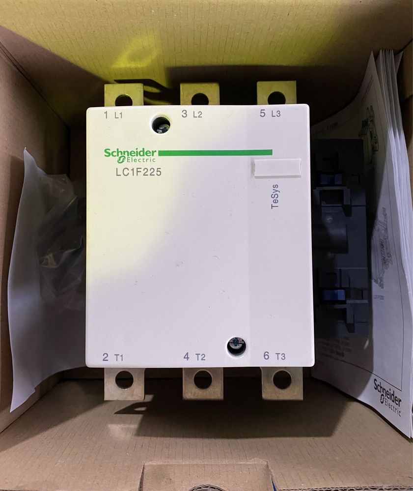 Контактор  Schneider Electric 225A LC1F225