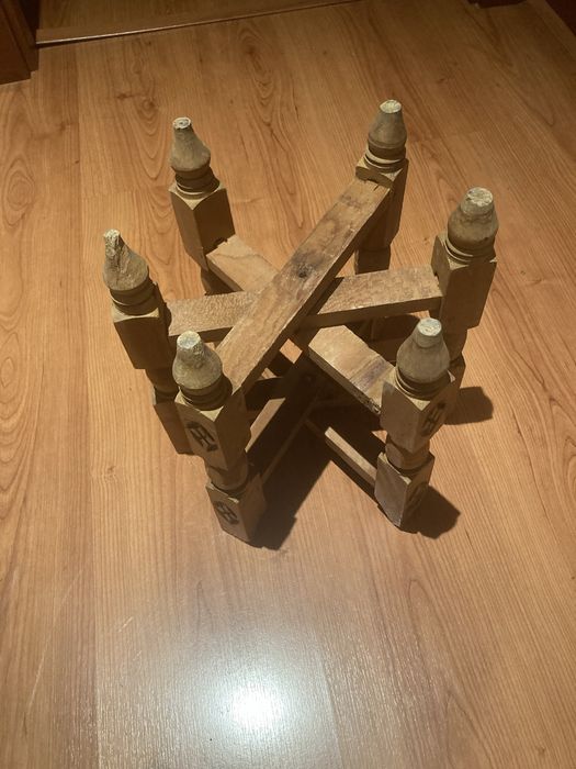 Mesa de apoio feita a mao  ( antiga)