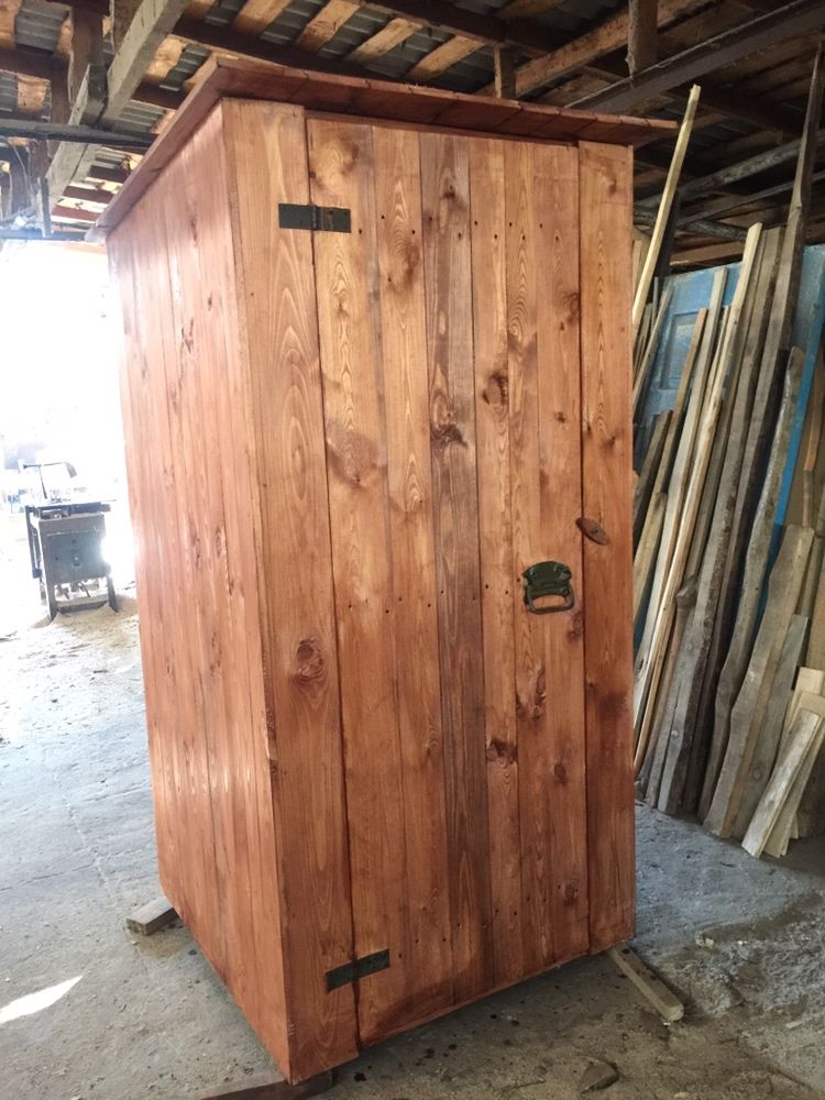 Продам  деревянный туалет для улицы.