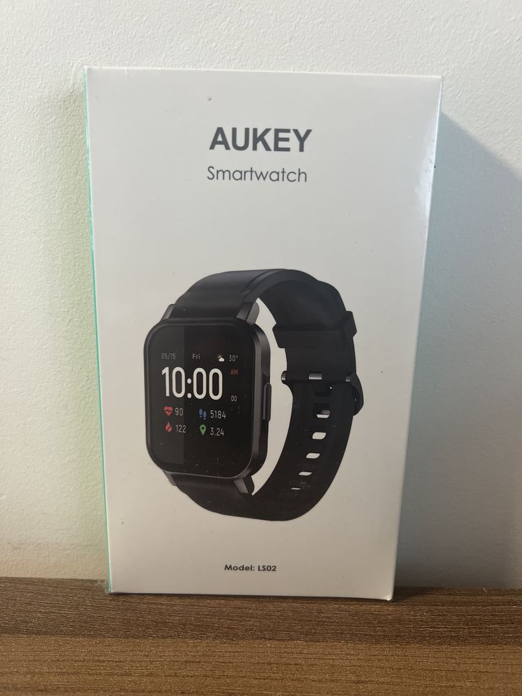 Smartwatch zegarek  AUKEY LS02 jest wyposażony w duży ekran TFT