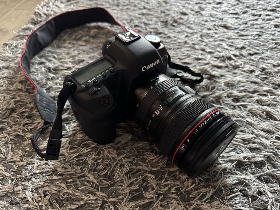 Canon EOS 5D Mark II + EF 24-105 L IS USM