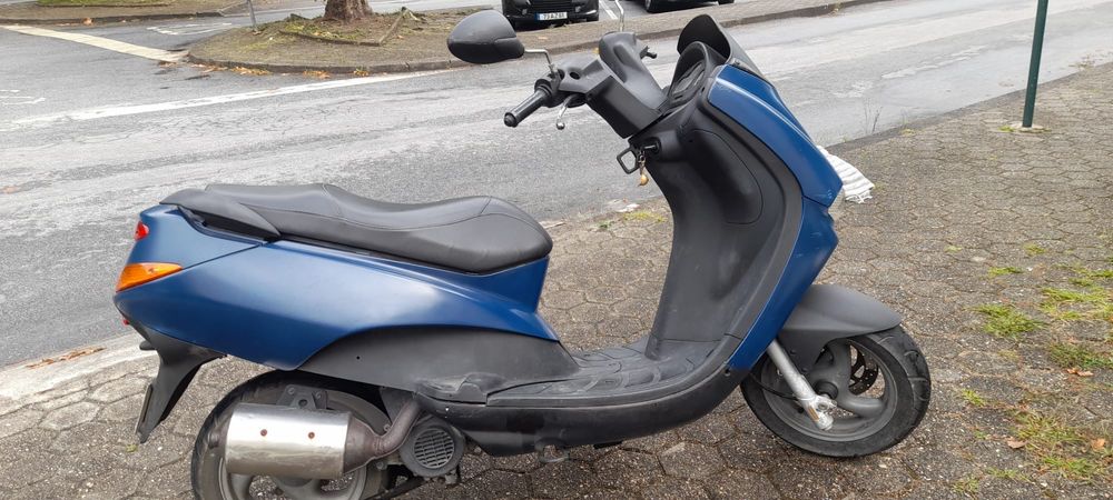Scooter Peugeot Elyseo 100