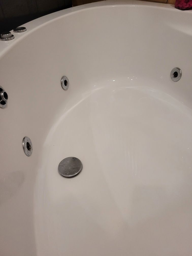 Wanna narożna z hydromasażem jacuzzi 135/135