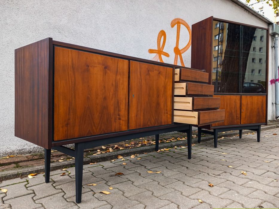 Odnowiony zestaw proj. Stanisława Albrechta, komoda, sideboard.