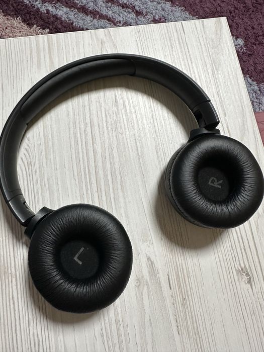 Продам навушники JBL