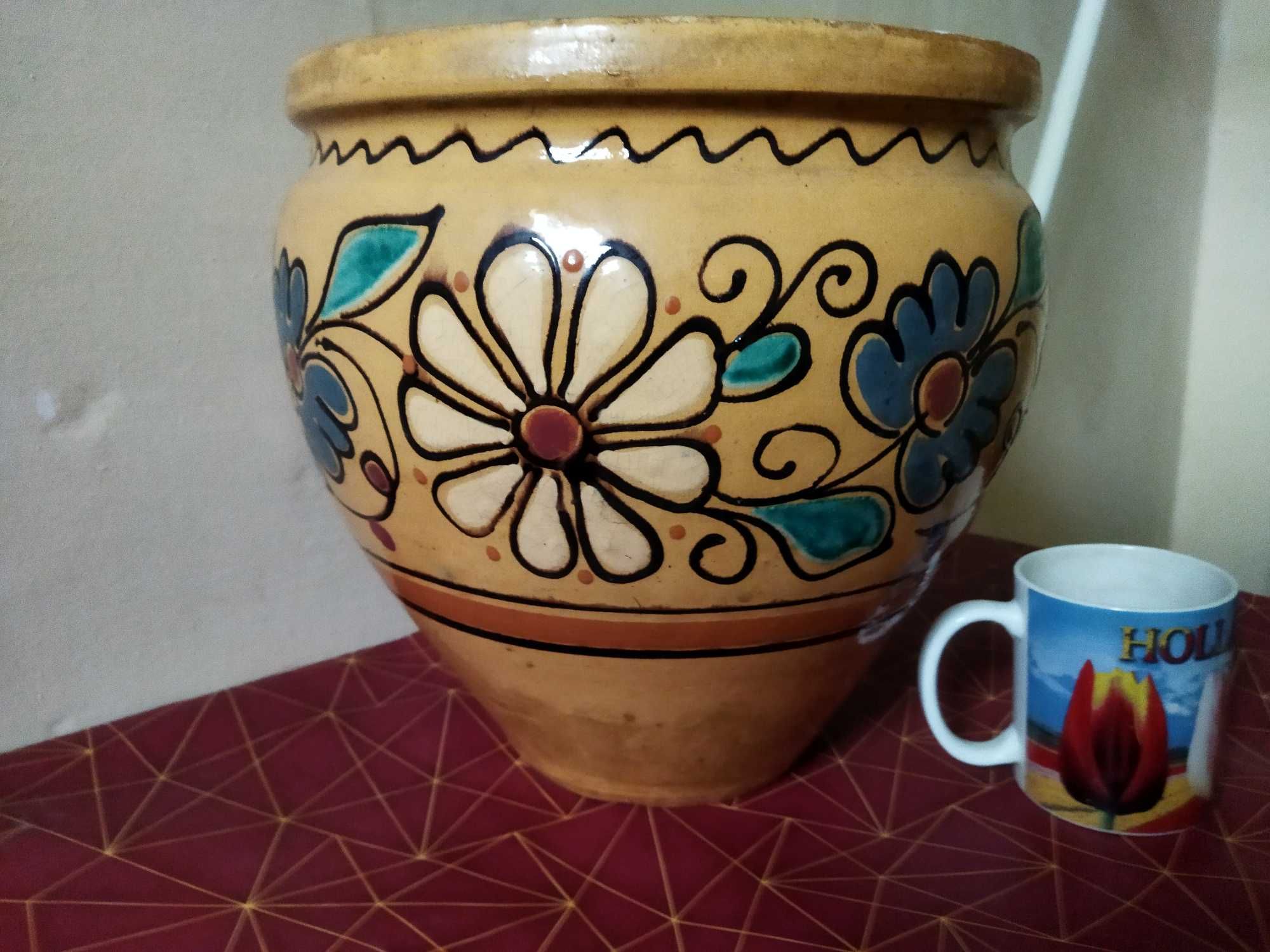 Продам кувшины и вазы из фарфора и стекла.