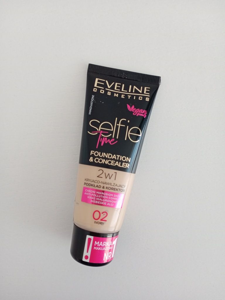 Eveline Cosmetics Selfie Time Kryjąco-nawilżający podkład 02