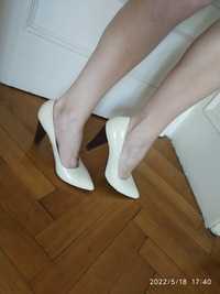 Туфли белые молочные лаковые кожа 38-39р, 25см стелька