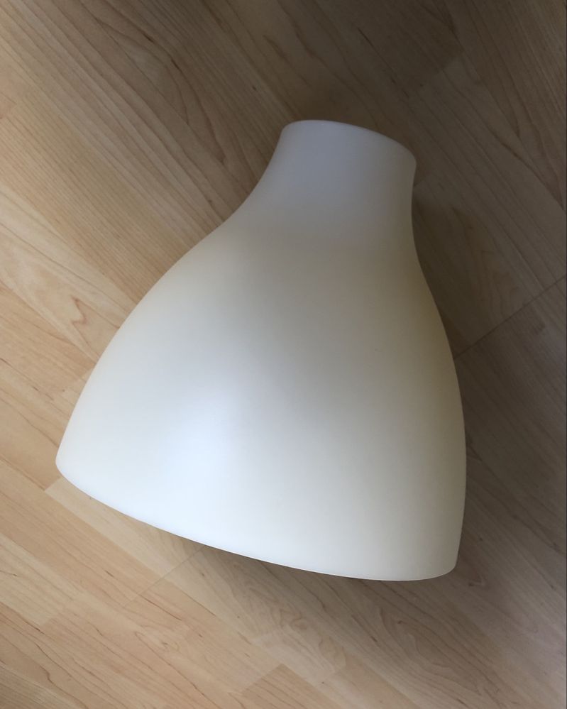 Klosz do lampy wiszącej marki IKEA, plastikowy