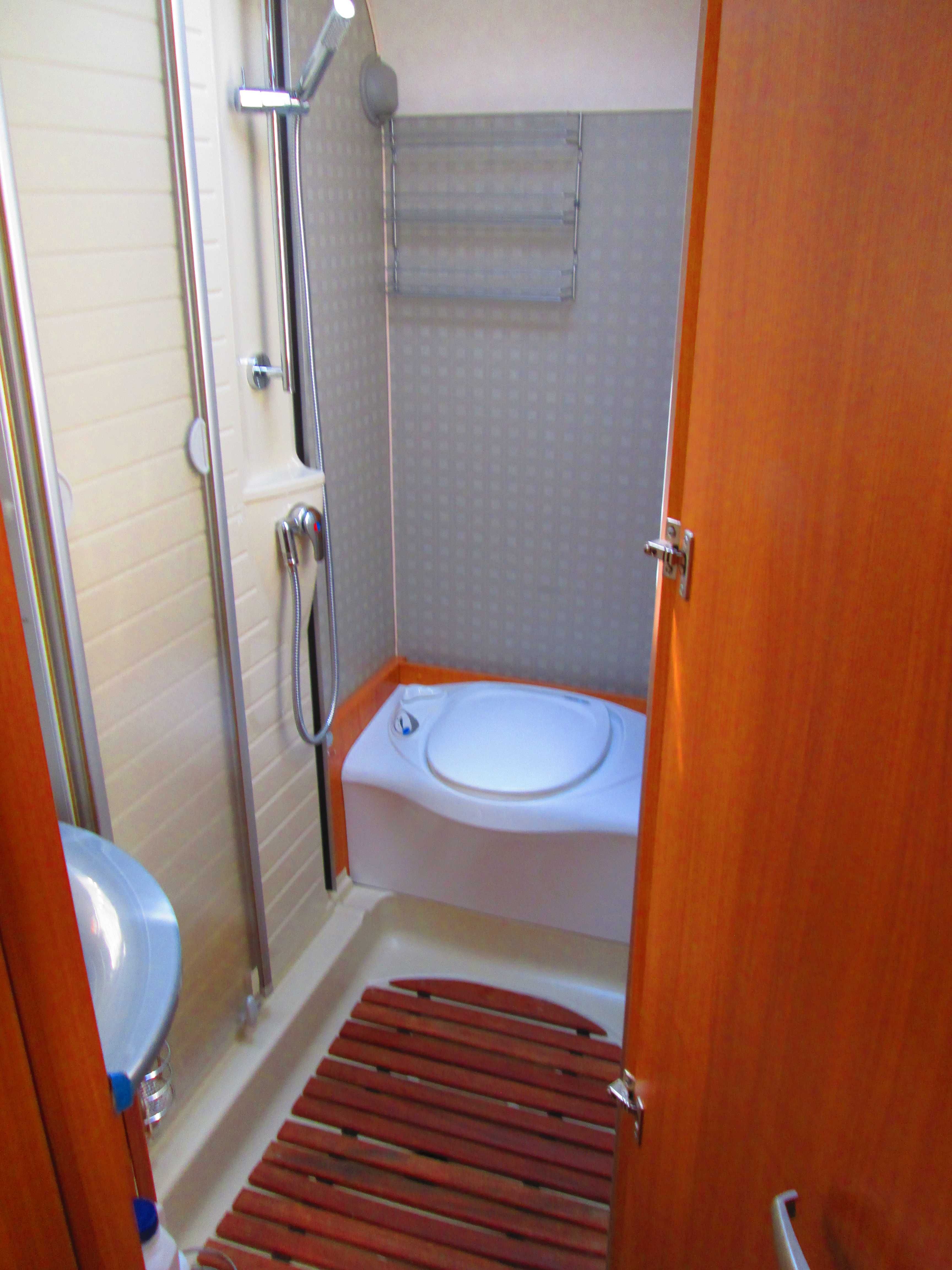 Pełna integra kamper Fiat ducato -Burstner Vieso i 696