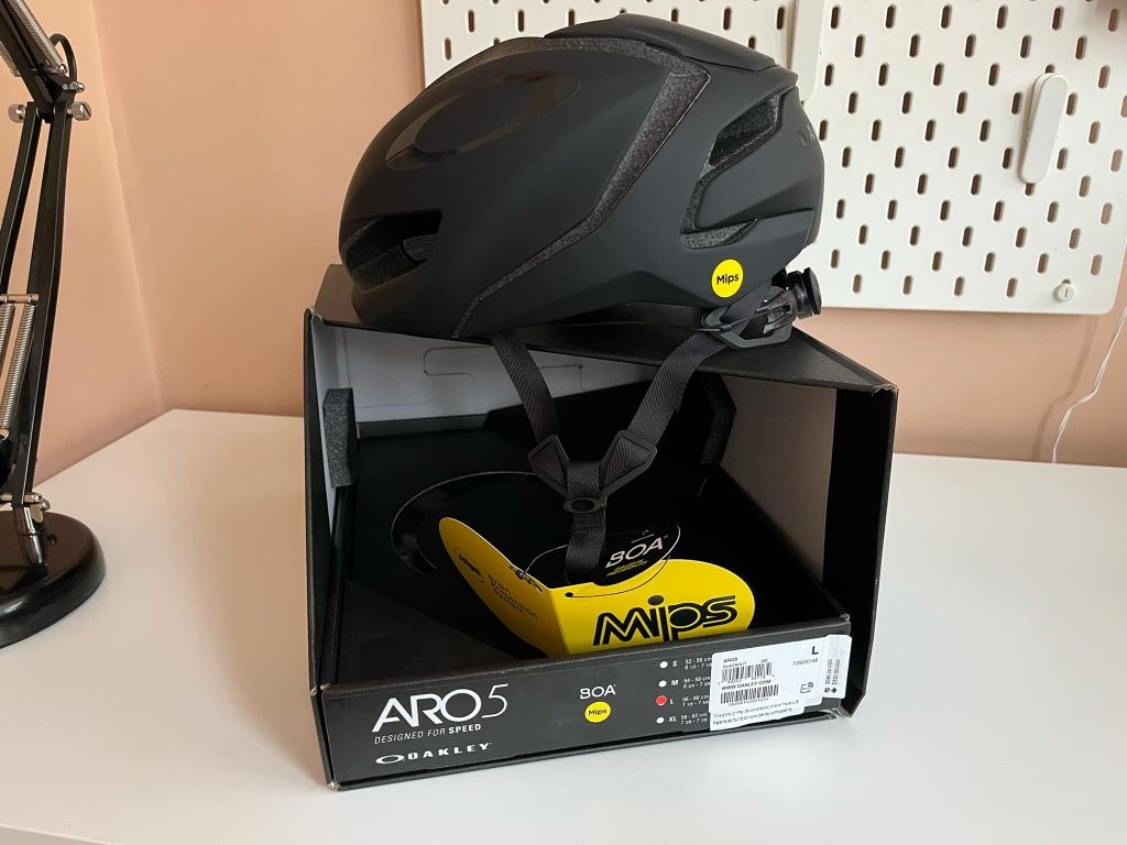 Велошолом Oakley Aro5 MIPS Blackout L шосейний шлем велосипедний