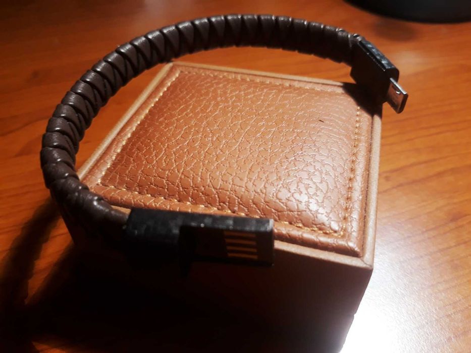 Skórzana bransoletka z funkcją kabla USB do ładowania