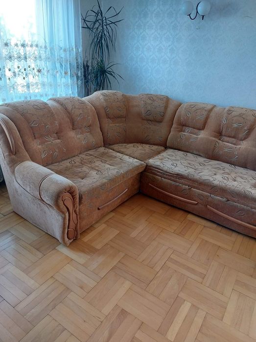 Sofa z funkcją spania, fotele, pufy